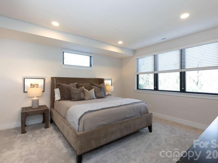 3538 Saker Lane, Charlotte, NC 28211.  MLS# CAR4357840, YatesRealty ID 4812. Primary Bedroom