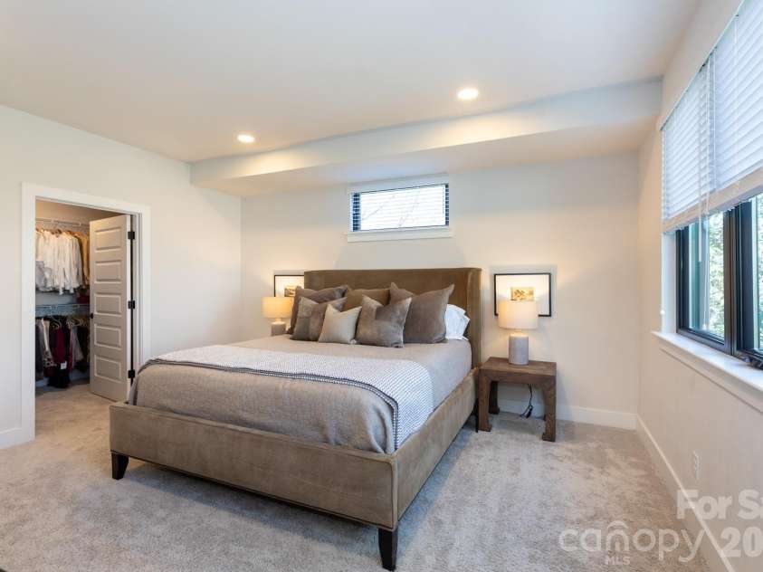 3538 Saker Lane, Charlotte, NC 28211.  MLS# CAR4357840, YatesRealty ID 4812. Primary Bedroom
