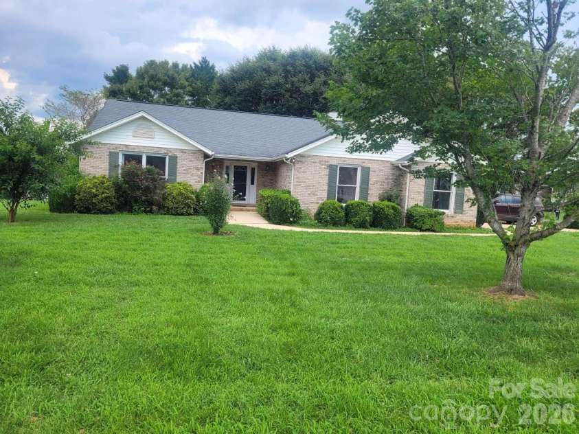 1275 Grady Lane, Hickory, NC 28602.  MLS# CAR4420304, YatesRealty ID 48120. 