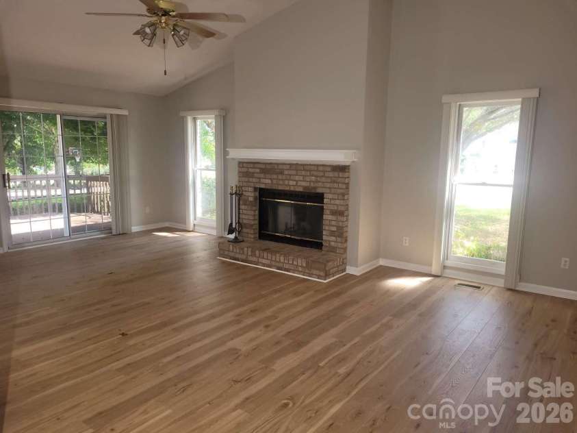 1275 Grady Lane, Hickory, NC 28602.  MLS# CAR4420304, YatesRealty ID 48120. 