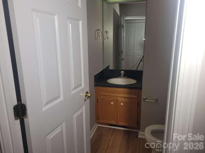1275 Grady Lane, Hickory, NC 28602.  MLS# CAR4420304, YatesRealty ID 48120. 