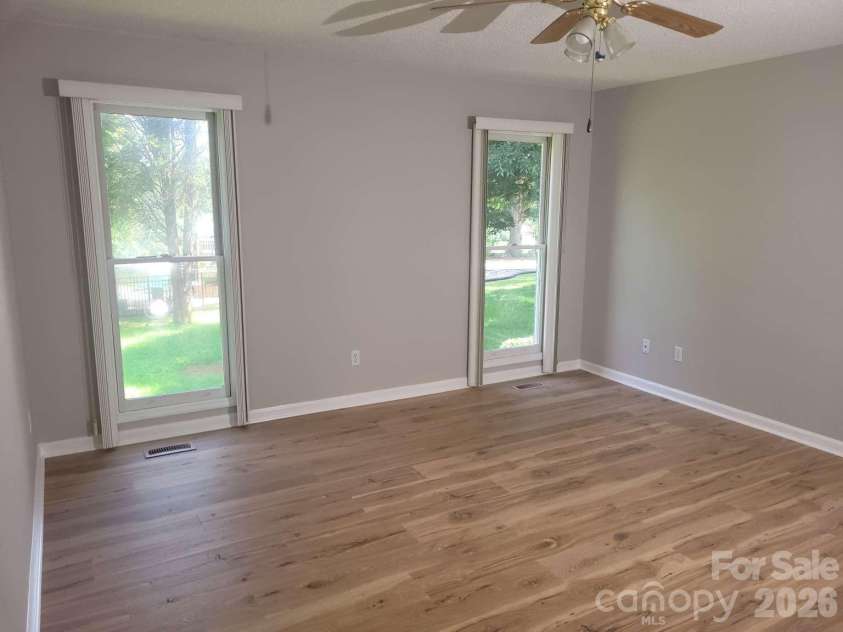 1275 Grady Lane, Hickory, NC 28602.  MLS# CAR4420304, YatesRealty ID 48120. 