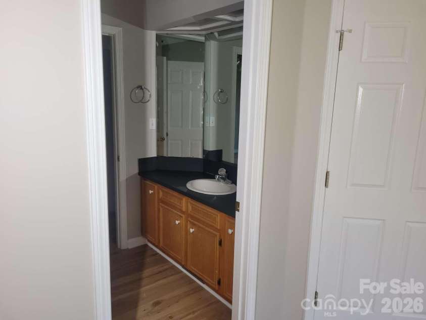 1275 Grady Lane, Hickory, NC 28602.  MLS# CAR4420304, YatesRealty ID 48120. 