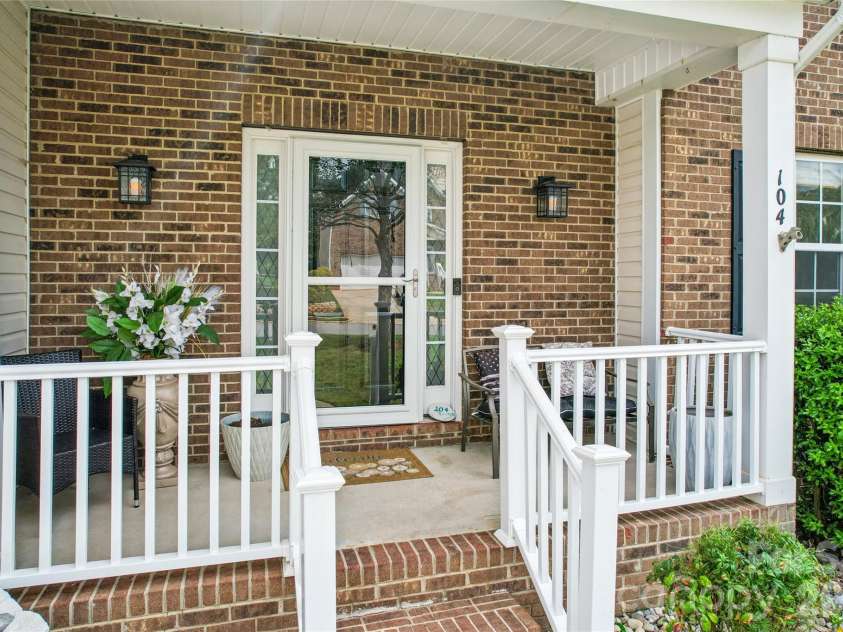 104 Planters Drive, Statesville, NC 28677.  MLS# CAR4419577, YatesRealty ID 48121. 