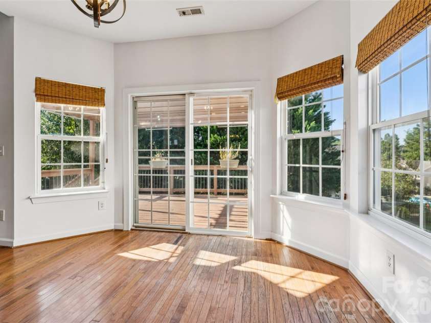 104 Planters Drive, Statesville, NC 28677.  MLS# CAR4419577, YatesRealty ID 48121. Breakfast room
