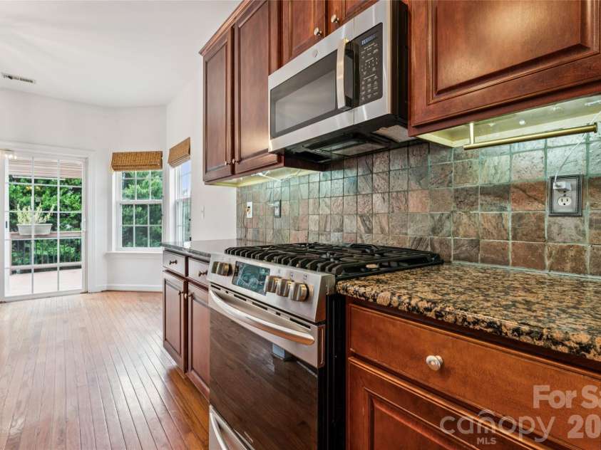 104 Planters Drive, Statesville, NC 28677.  MLS# CAR4419577, YatesRealty ID 48121. Chef's Kitchen