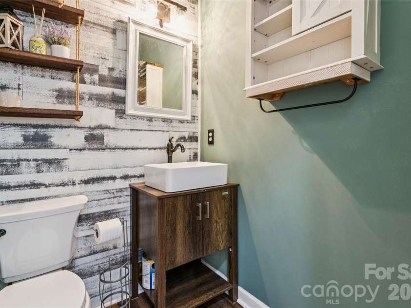 104 Planters Drive, Statesville, NC 28677.  MLS# CAR4419577, YatesRealty ID 48121. Main level 1/2 Bath