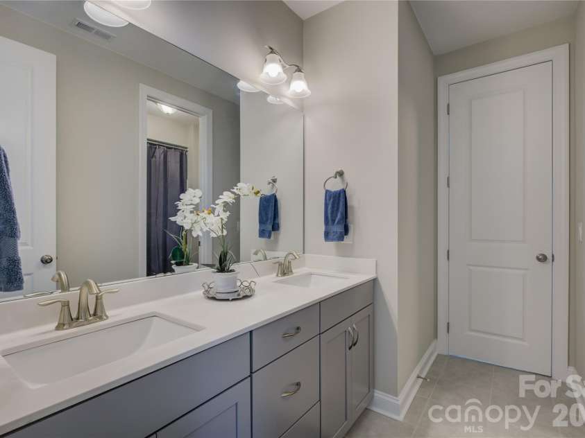 14219 Twin Eagles Lane, Charlotte, NC 28278.  MLS# CAR4418745, YatesRealty ID 48122. 