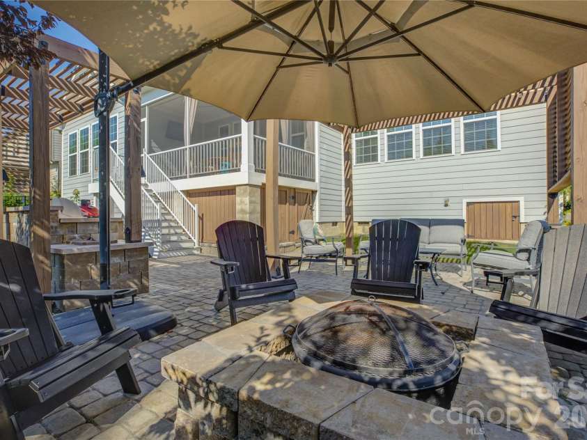 14219 Twin Eagles Lane, Charlotte, NC 28278.  MLS# CAR4418745, YatesRealty ID 48122. 