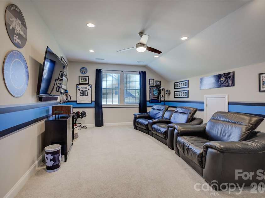 14219 Twin Eagles Lane, Charlotte, NC 28278.  MLS# CAR4418745, YatesRealty ID 48122. Bonus room or 5th bedroom