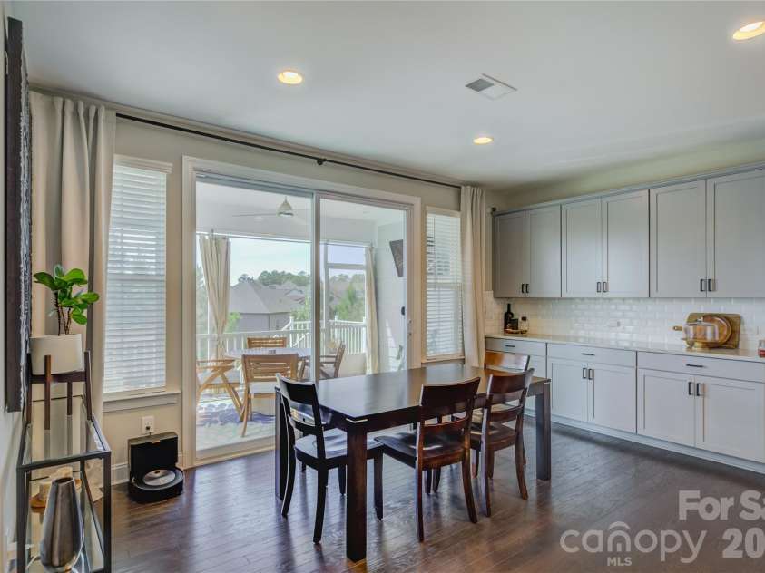 14219 Twin Eagles Lane, Charlotte, NC 28278.  MLS# CAR4418745, YatesRealty ID 48122. Breakfast area