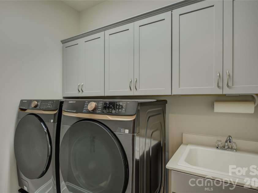 14219 Twin Eagles Lane, Charlotte, NC 28278.  MLS# CAR4418745, YatesRealty ID 48122. Laundry room on the main floor