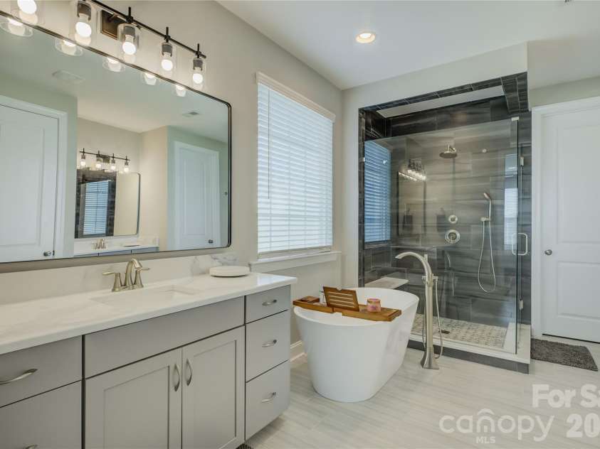 14219 Twin Eagles Lane, Charlotte, NC 28278.  MLS# CAR4418745, YatesRealty ID 48122. Renovated luxury primary bath