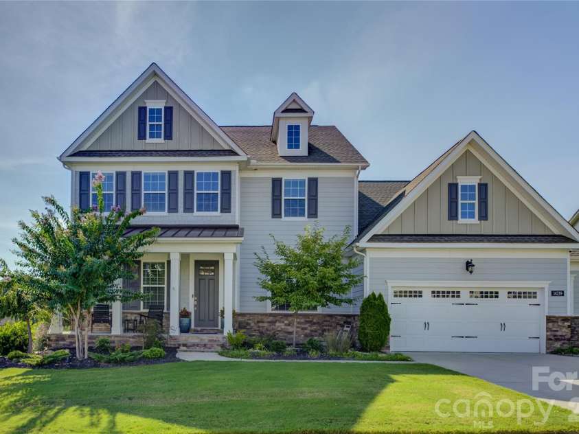 14219 Twin Eagles Lane, Charlotte, NC 28278.  MLS# CAR4418745, YatesRealty ID 48122. Stunning Twin Eagles