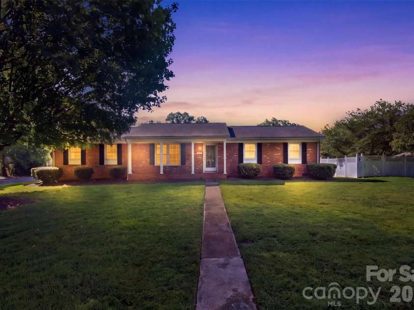 2311 Shaw Avenue, Gastonia, NC 28054.  MLS# CAR4418692, YatesRealty ID 48128. 