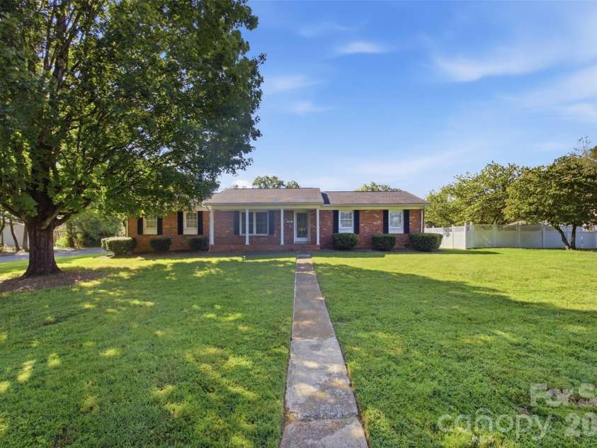 2311 Shaw Avenue, Gastonia, NC 28054.  MLS# CAR4418692, YatesRealty ID 48128. 