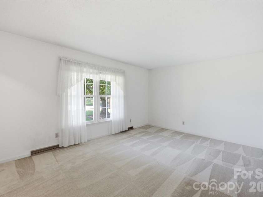 2311 Shaw Avenue, Gastonia, NC 28054.  MLS# CAR4418692, YatesRealty ID 48128. 