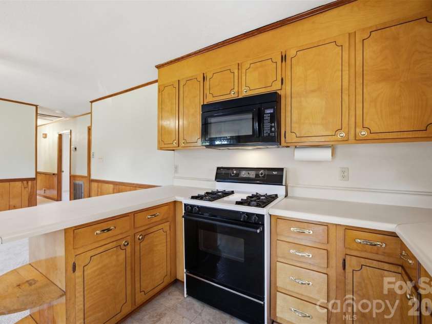 2311 Shaw Avenue, Gastonia, NC 28054.  MLS# CAR4418692, YatesRealty ID 48128. 