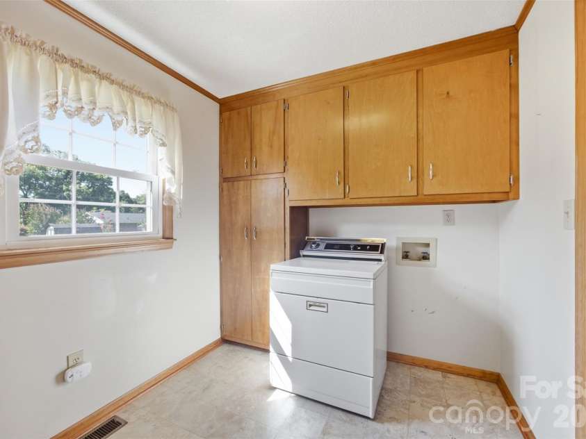 2311 Shaw Avenue, Gastonia, NC 28054.  MLS# CAR4418692, YatesRealty ID 48128. 