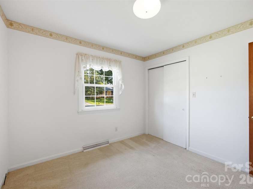 2311 Shaw Avenue, Gastonia, NC 28054.  MLS# CAR4418692, YatesRealty ID 48128. 