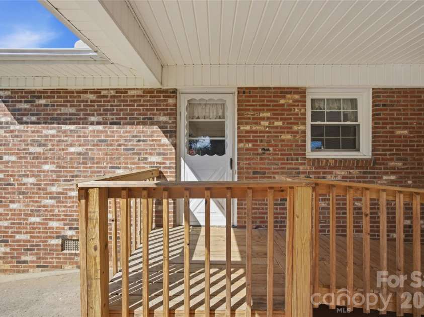 2311 Shaw Avenue, Gastonia, NC 28054.  MLS# CAR4418692, YatesRealty ID 48128. 
