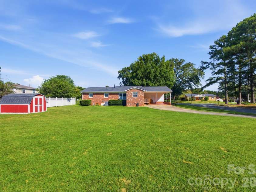 2311 Shaw Avenue, Gastonia, NC 28054.  MLS# CAR4418692, YatesRealty ID 48128. 