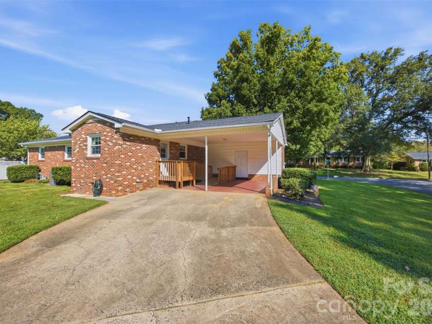 2311 Shaw Avenue, Gastonia, NC 28054.  MLS# CAR4418692, YatesRealty ID 48128. 