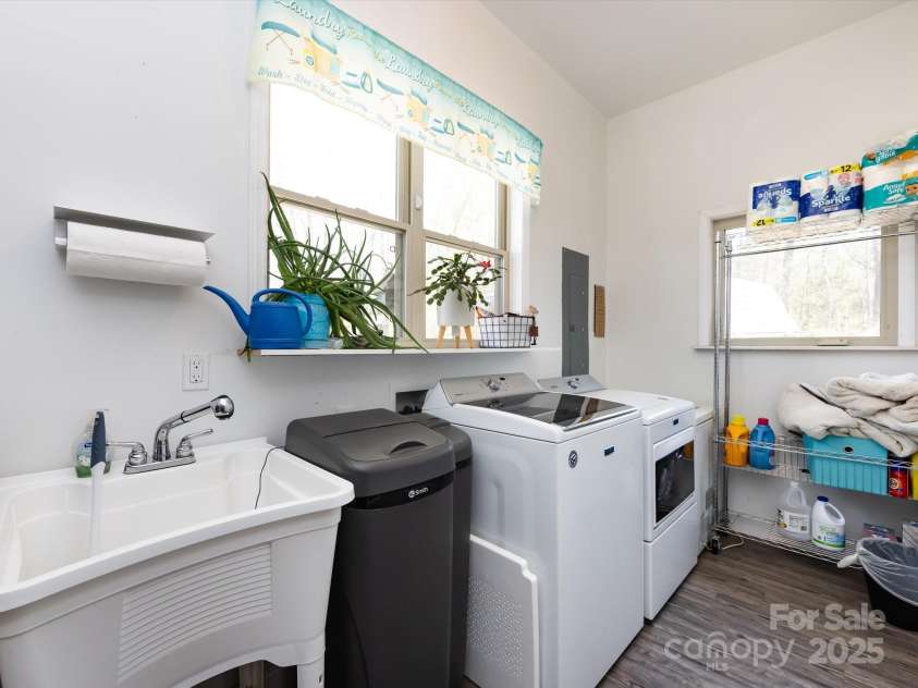 7545 Brancy Street, Kannapolis, NC 28081.  MLS# CAR4242395, YatesRealty ID 4813. Mudroom with Build in Storage, laundry and sink