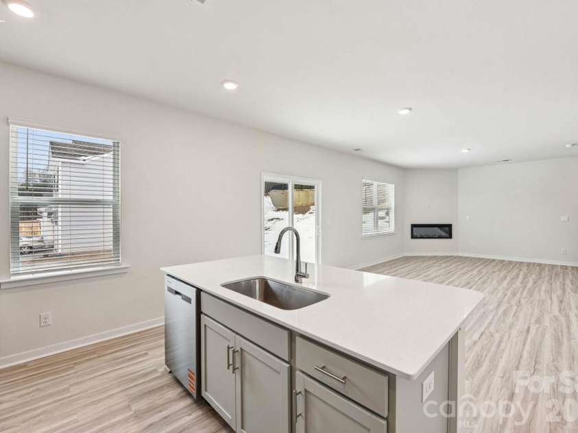 472 Dazzle Loop, Newton, NC 28658.  MLS# CAR4420341, YatesRealty ID 48135. 