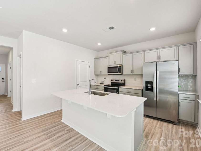 472 Dazzle Loop, Newton, NC 28658.  MLS# CAR4420341, YatesRealty ID 48135. 