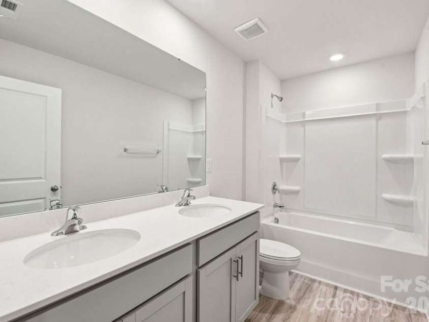472 Dazzle Loop, Newton, NC 28658.  MLS# CAR4420341, YatesRealty ID 48135. 