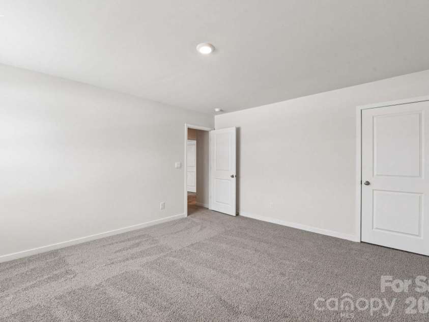 472 Dazzle Loop, Newton, NC 28658.  MLS# CAR4420341, YatesRealty ID 48135. 