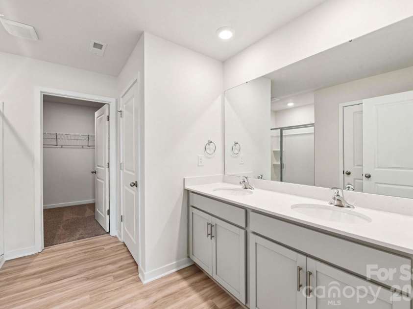 472 Dazzle Loop, Newton, NC 28658.  MLS# CAR4420341, YatesRealty ID 48135. 