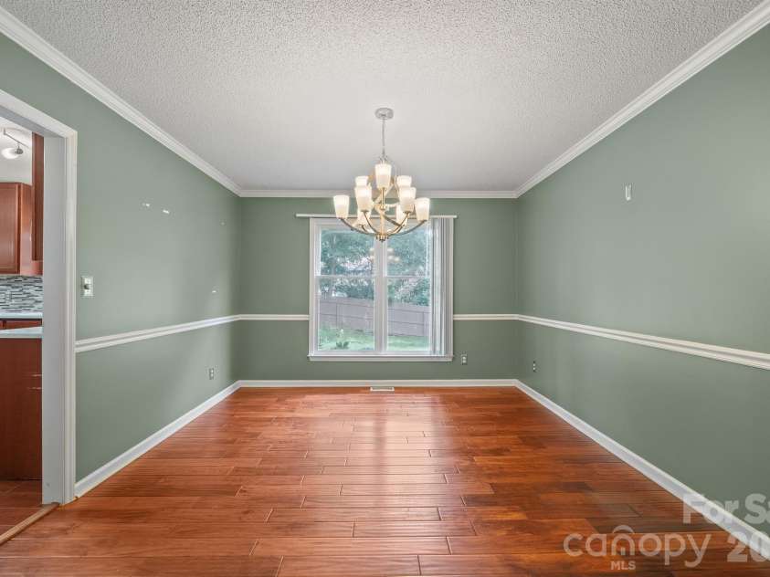 7801 Bridle Court, Charlotte, NC 28216.  MLS# CAR4419999, YatesRealty ID 48136. 
