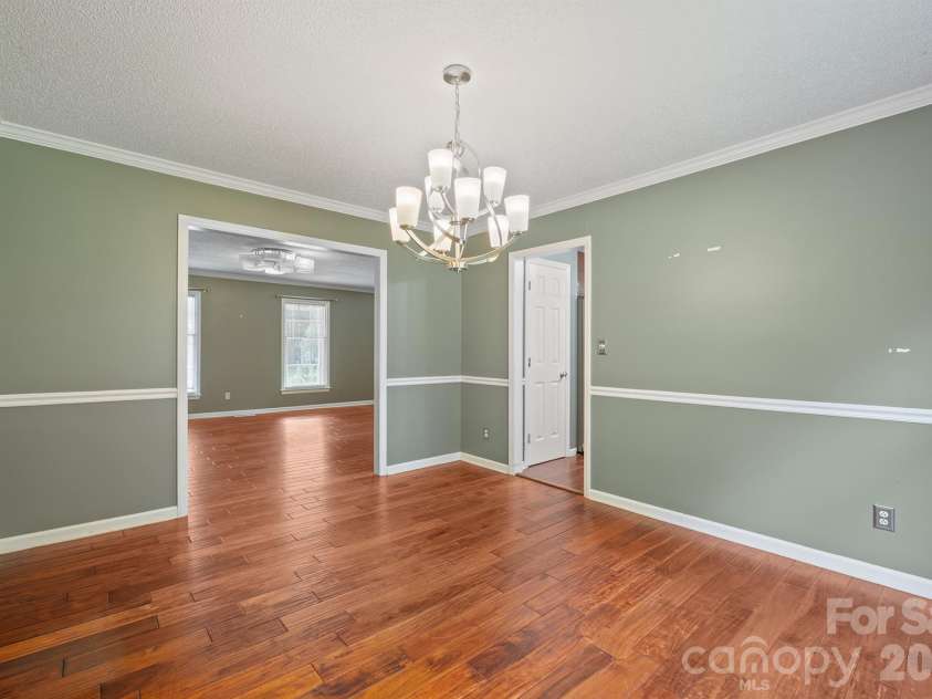 7801 Bridle Court, Charlotte, NC 28216.  MLS# CAR4419999, YatesRealty ID 48136. 
