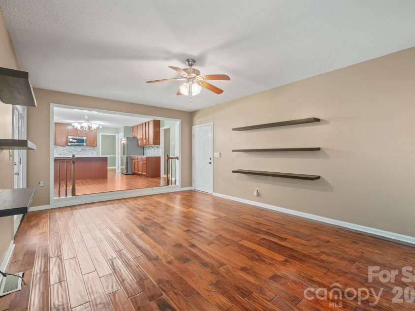 7801 Bridle Court, Charlotte, NC 28216.  MLS# CAR4419999, YatesRealty ID 48136. 