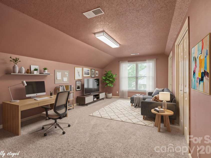 7801 Bridle Court, Charlotte, NC 28216.  MLS# CAR4419999, YatesRealty ID 48136. 