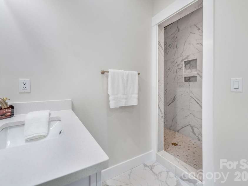 447 Blooming Laurel Drive, Hendersonville, NC 28792.  MLS# CAR4416283, YatesRealty ID 48140. Convenient Shower Access