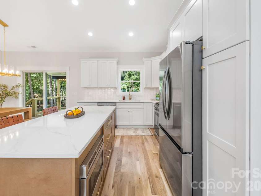 447 Blooming Laurel Drive, Hendersonville, NC 28792.  MLS# CAR4416283, YatesRealty ID 48140. Large Kitchen Island