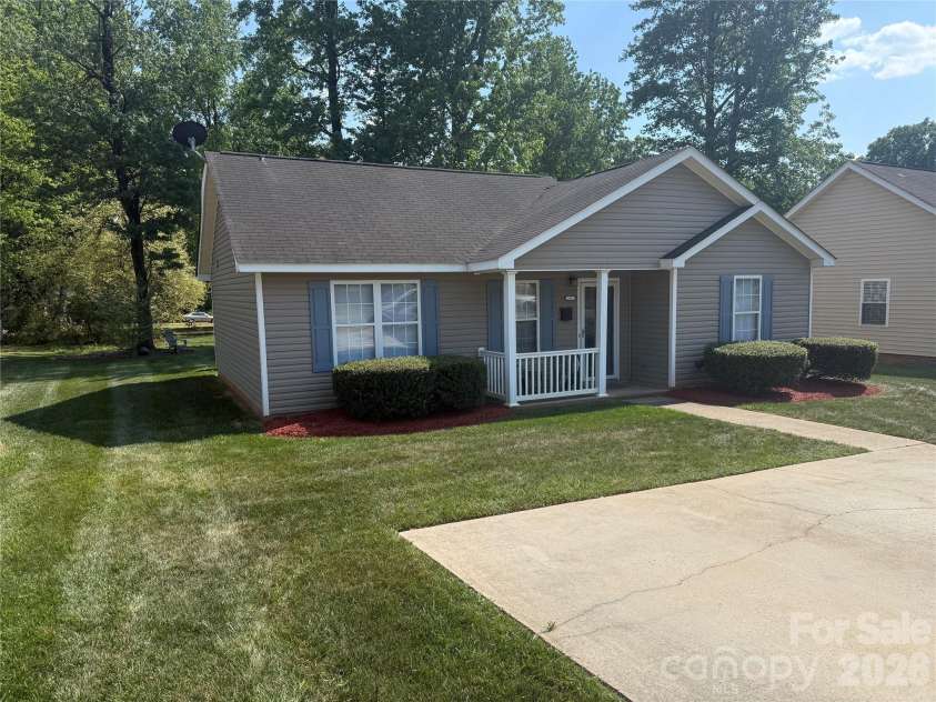 551 Porter Street, Charlotte, NC 28208.  MLS# CAR4420358, YatesRealty ID 48141. 