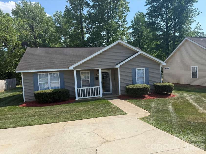 551 Porter Street, Charlotte, NC 28208.  MLS# CAR4420358, YatesRealty ID 48141. 