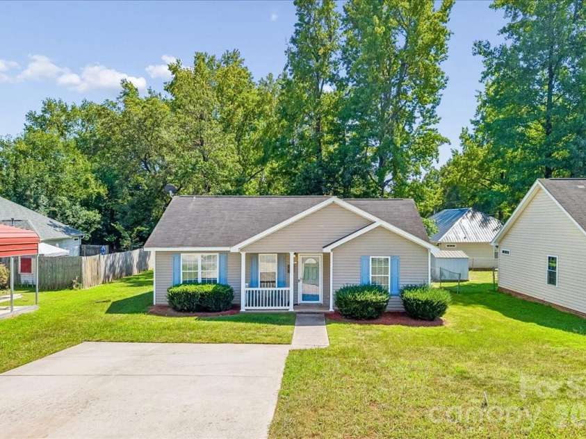 551 Porter Street, Charlotte, NC 28208.  MLS# CAR4420358, YatesRealty ID 48141. 