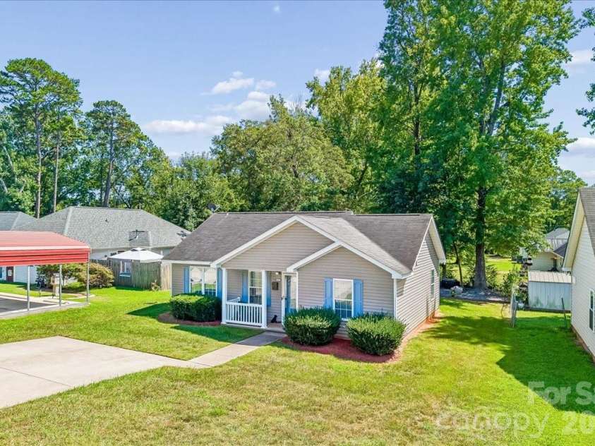 551 Porter Street, Charlotte, NC 28208.  MLS# CAR4420358, YatesRealty ID 48141. 