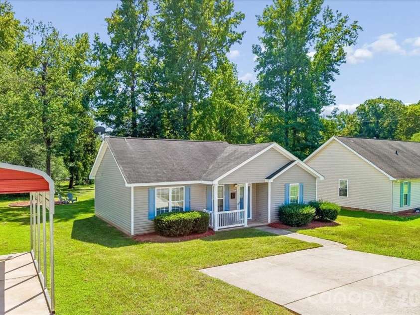 551 Porter Street, Charlotte, NC 28208.  MLS# CAR4420358, YatesRealty ID 48141. 