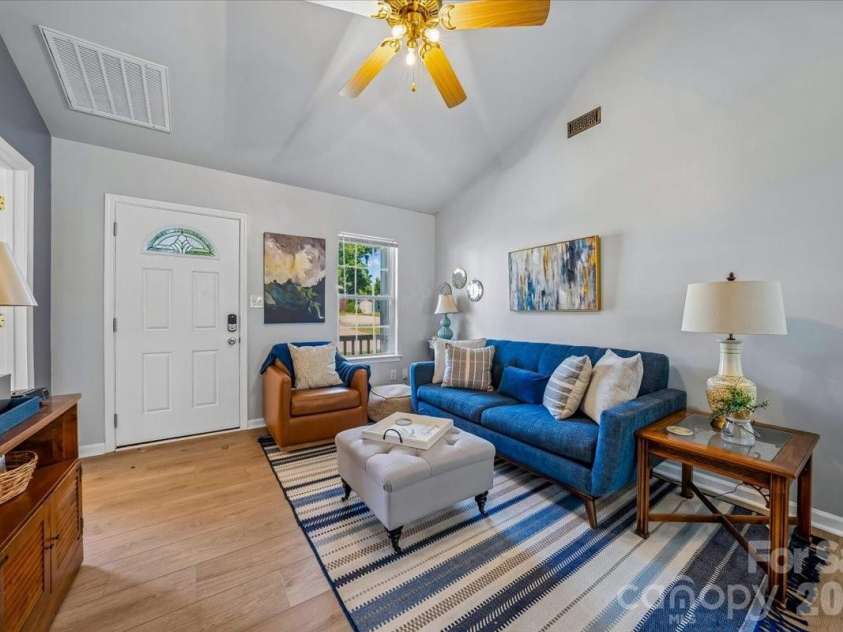 551 Porter Street, Charlotte, NC 28208.  MLS# CAR4420358, YatesRealty ID 48141. 