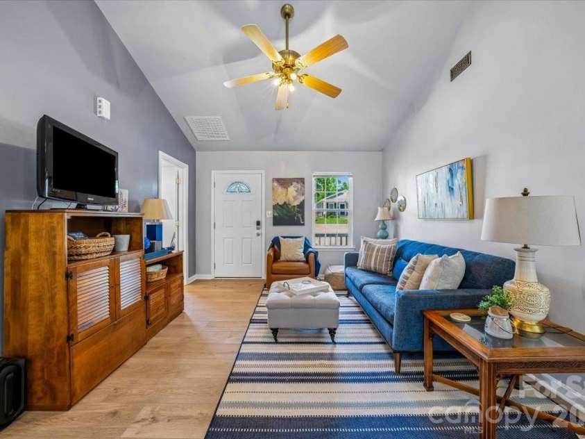 551 Porter Street, Charlotte, NC 28208.  MLS# CAR4420358, YatesRealty ID 48141. 