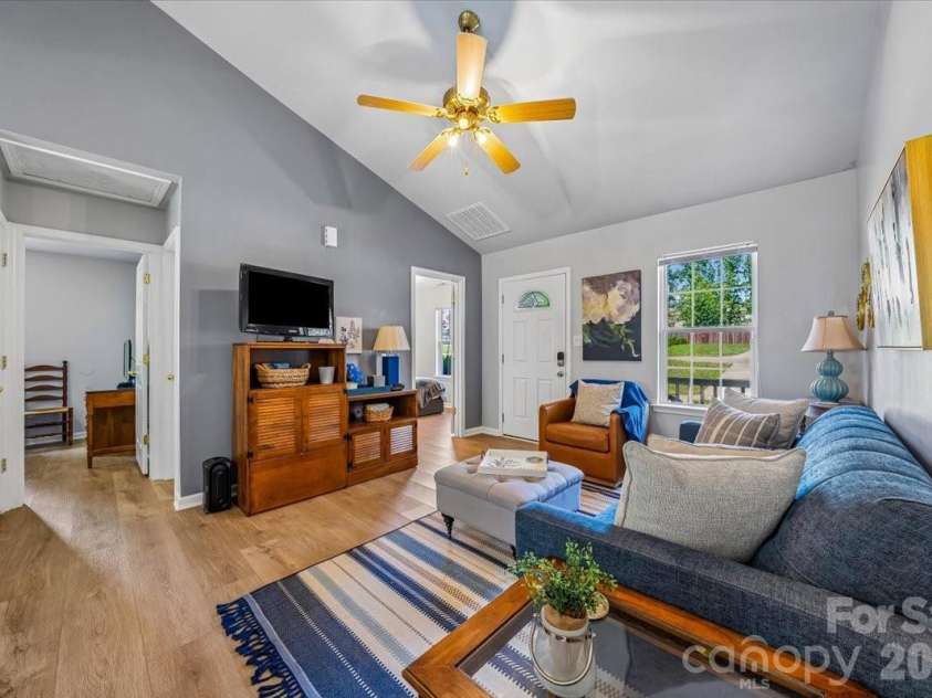 551 Porter Street, Charlotte, NC 28208.  MLS# CAR4420358, YatesRealty ID 48141. 
