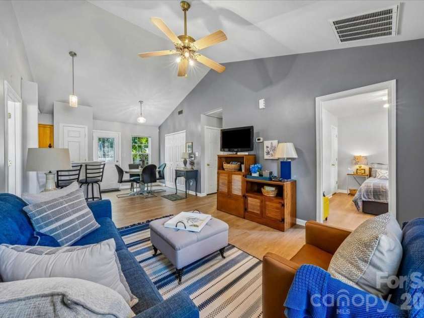 551 Porter Street, Charlotte, NC 28208.  MLS# CAR4420358, YatesRealty ID 48141. 