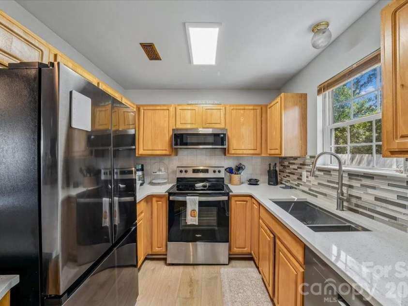 551 Porter Street, Charlotte, NC 28208.  MLS# CAR4420358, YatesRealty ID 48141. 