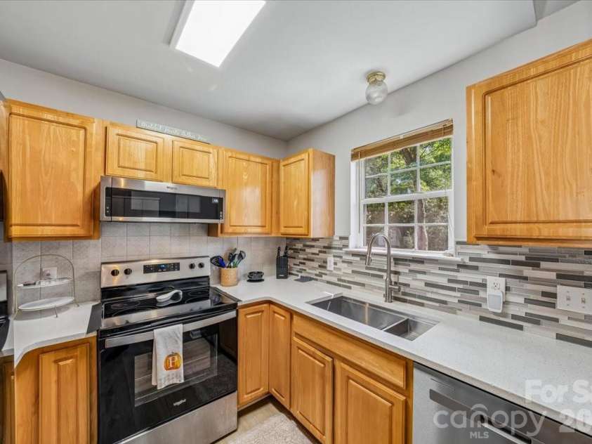 551 Porter Street, Charlotte, NC 28208.  MLS# CAR4420358, YatesRealty ID 48141. 